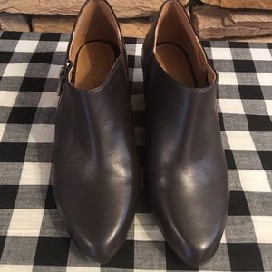 Brown  wedged ankle boots (new)